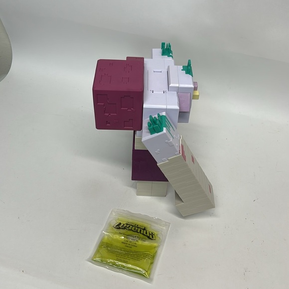 Minecraft Legends Devourer Boss Action Figure With Slime - Picture 2 of 5
